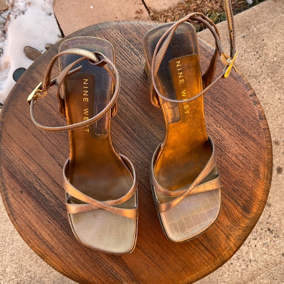 Nine West Iridescent Strappy Heel. Size 7.5 M. Gold Iridescent Alligator Print. - Picture 2 of 6